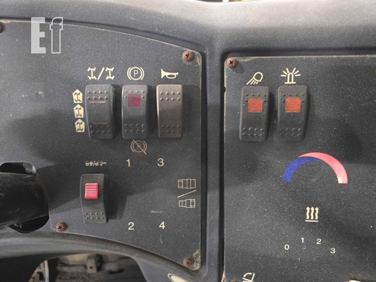 2013-caterpillar-tl943c-image-16