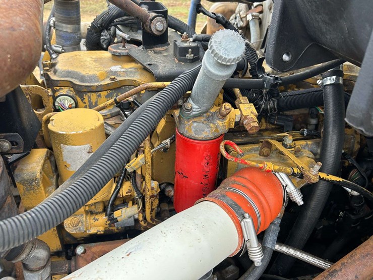 2001-peterbilt-330-image-39