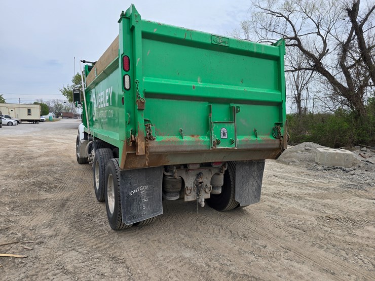 2017-peterbilt-348-image-10