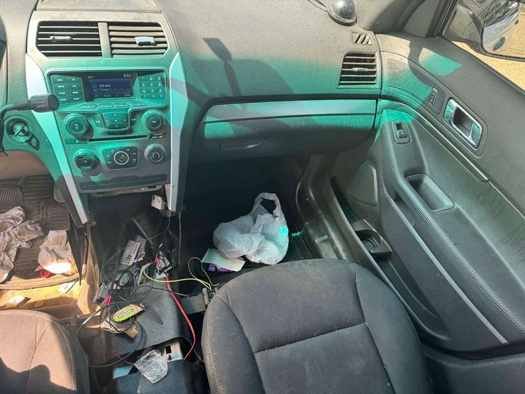 2015-ford-explorer-image-13