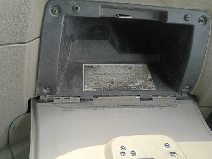 2009-freightliner-cascadia-125-image-49