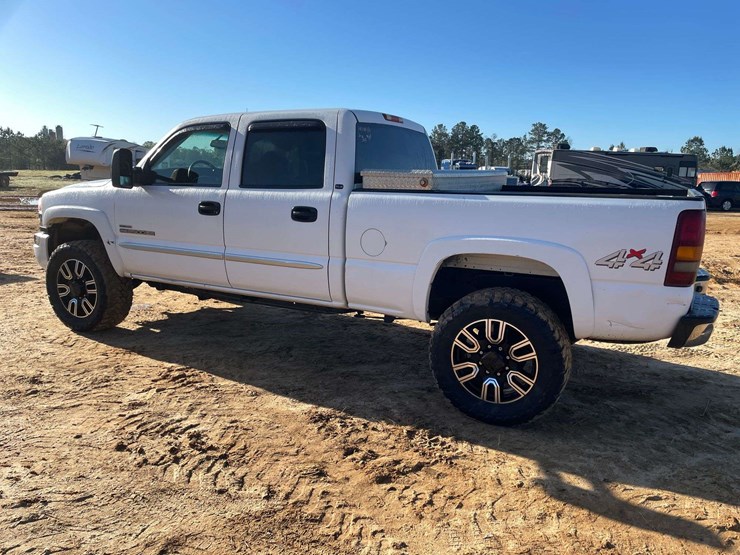 2003-gmc-sierra-2500-image-2