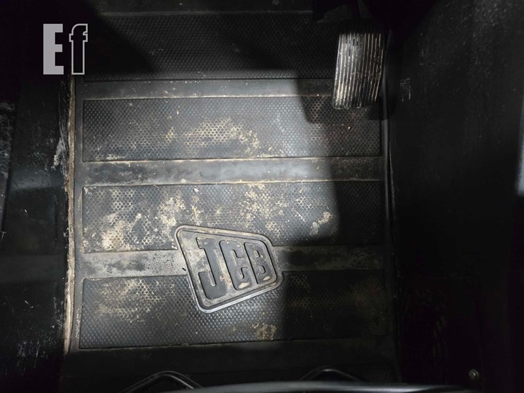 2021-jcb-3ts-8t-image-14