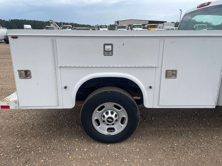 2014-chevrolet-silverado-2500-image-17