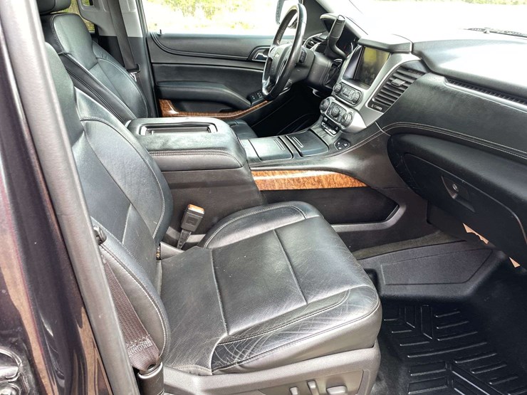 2015-chevrolet-suburban-image-18