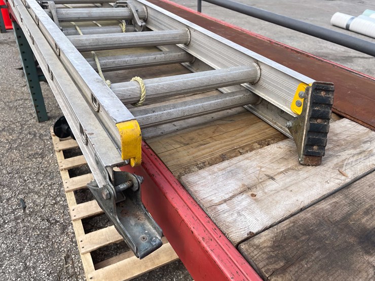 #7078-•-28'-louisville-ladder-(o4)-image-5