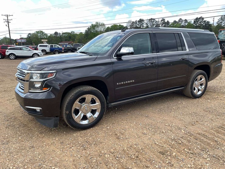2015-chevrolet-suburban-image-1