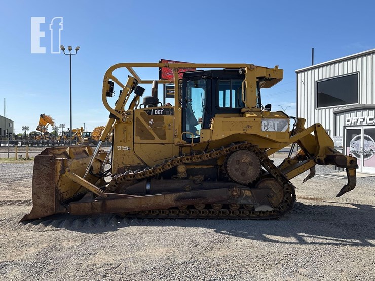 2011-caterpillar-d6t-image-5