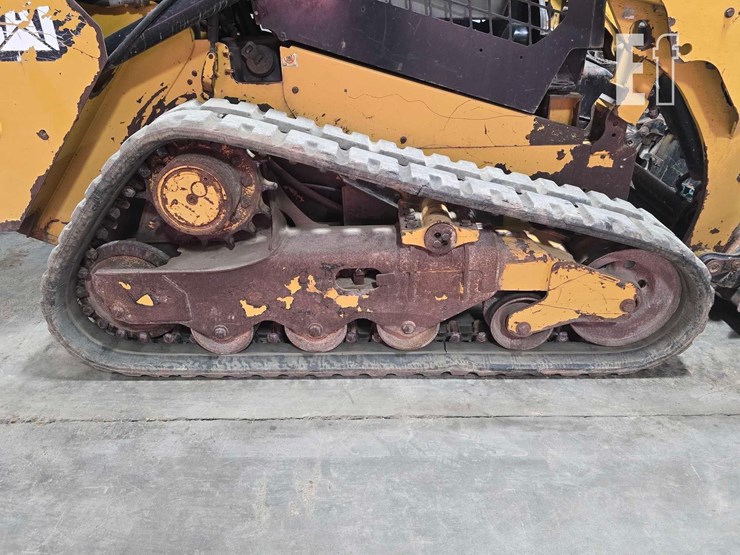 2015-caterpillar-259d-image-31