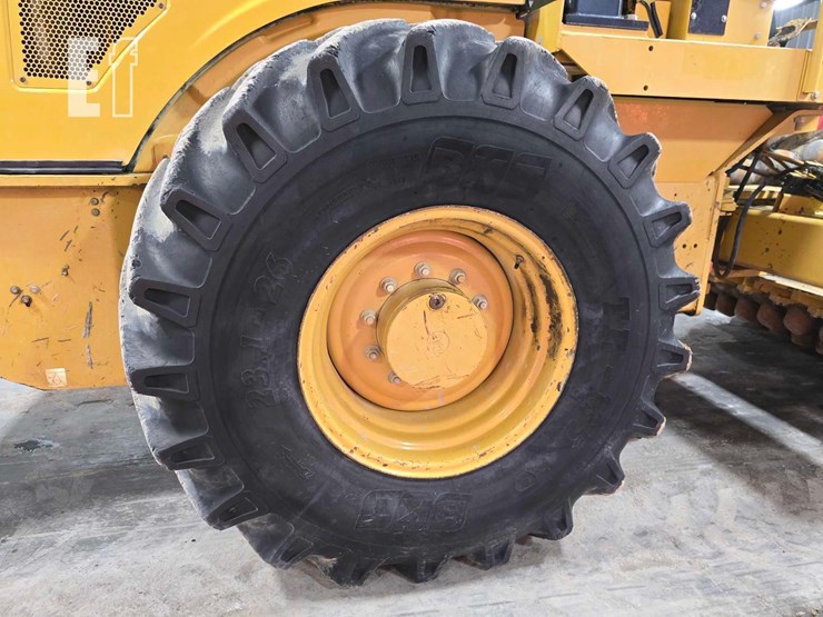 2012-caterpillar-cp56-image-27