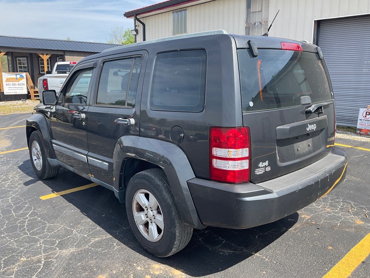 2011-jeep-liberty-image-4