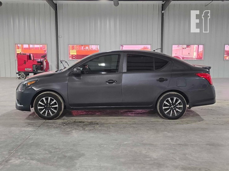 2015-nissan-versa-image-5