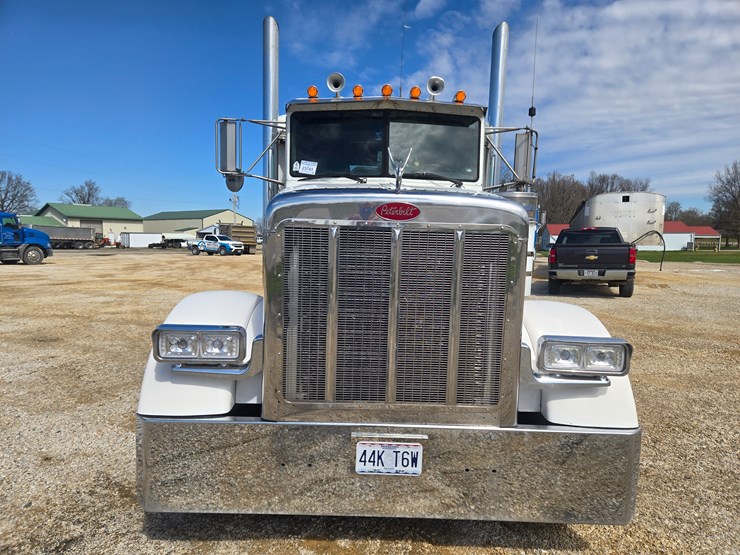 1996-peterbilt-377-image-31