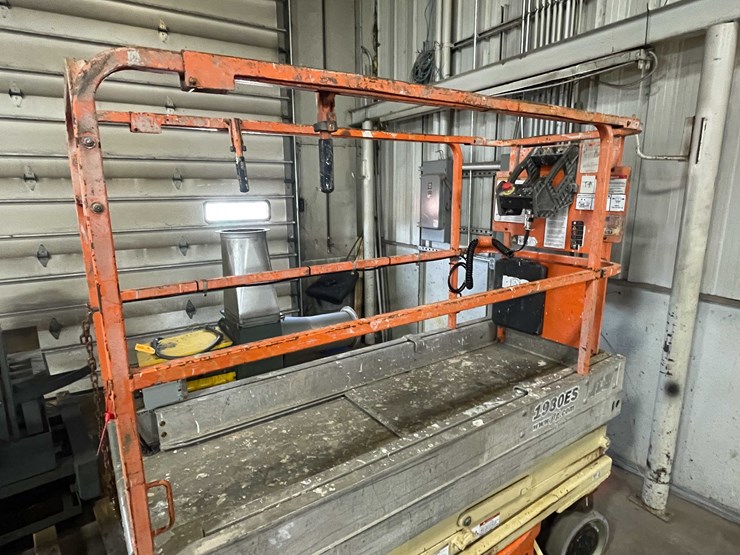 #1464-•-19'-scissor-lift-(e)-image-12