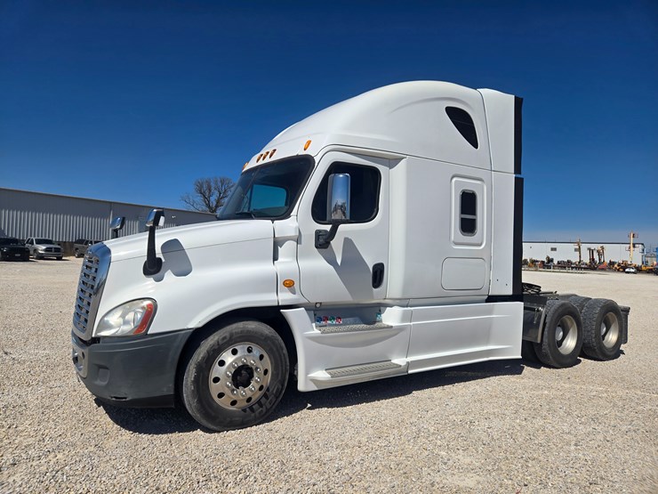 2014-freightliner-cascadia-125-image-4