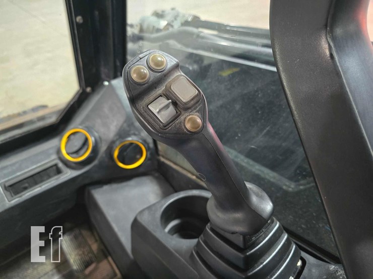 2021-jcb-3ts-8t-image-15