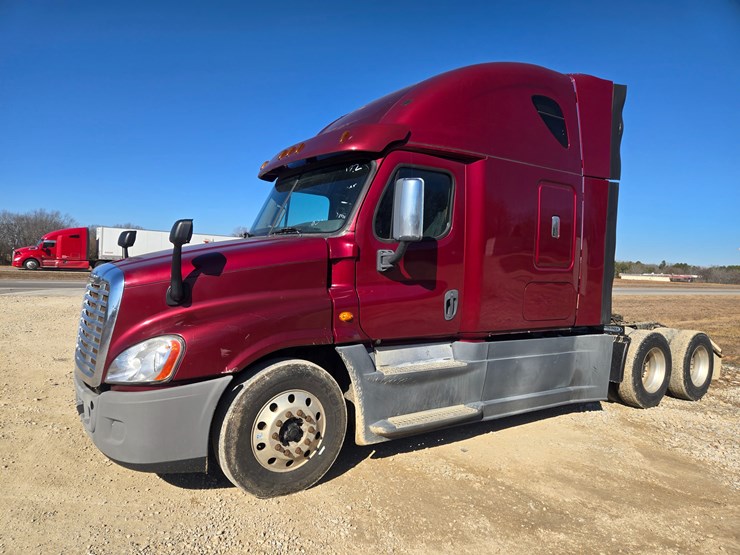 2014-freightliner-cascadia-125-image-4