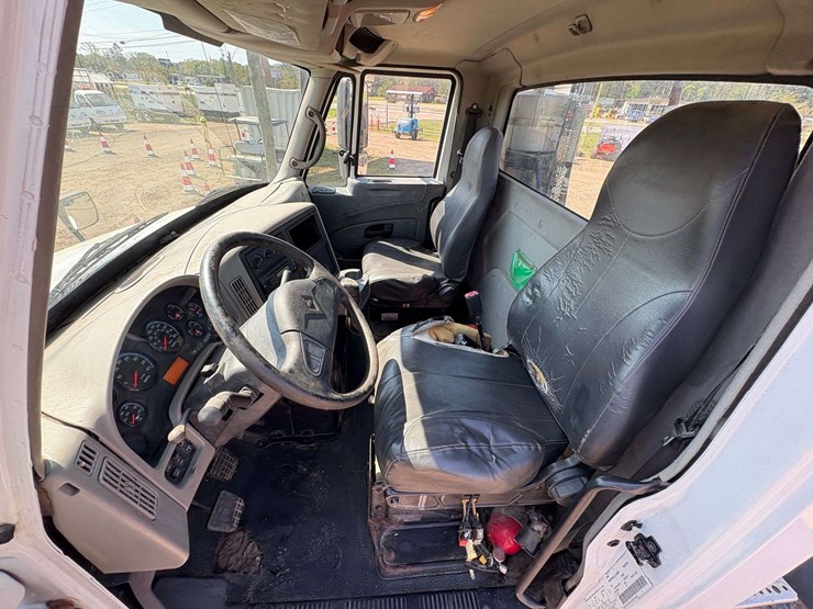 2010-international-8600-image-14