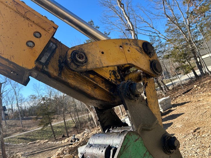 2005-caterpillar-420d-image-24