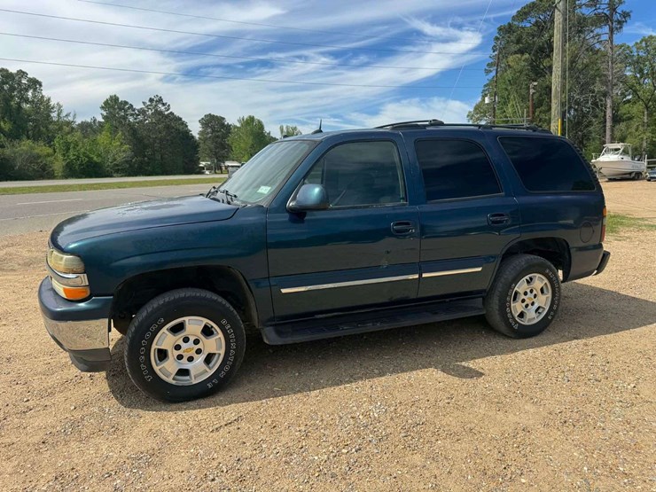 2005-chevrolet-tahoe-image-1