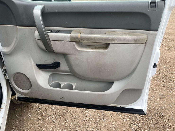 2014-chevrolet-silverado-2500-image-19