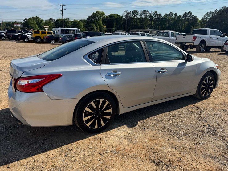 2018-nissan-altima-sl-4-door-sedan-(193,505-miles)-image-3