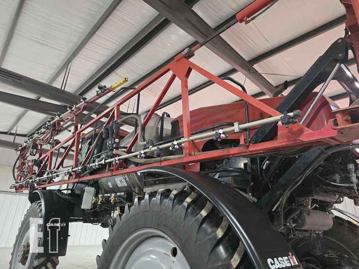 case-ih-patriot-3330-image-10