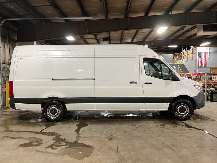 #1450-•-2019-mercedes-sprinter-van-(has-wi-title)-(of)-image-5