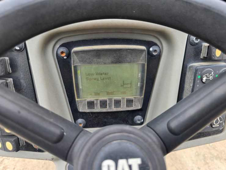 2018-caterpillar-cc24b-image-45