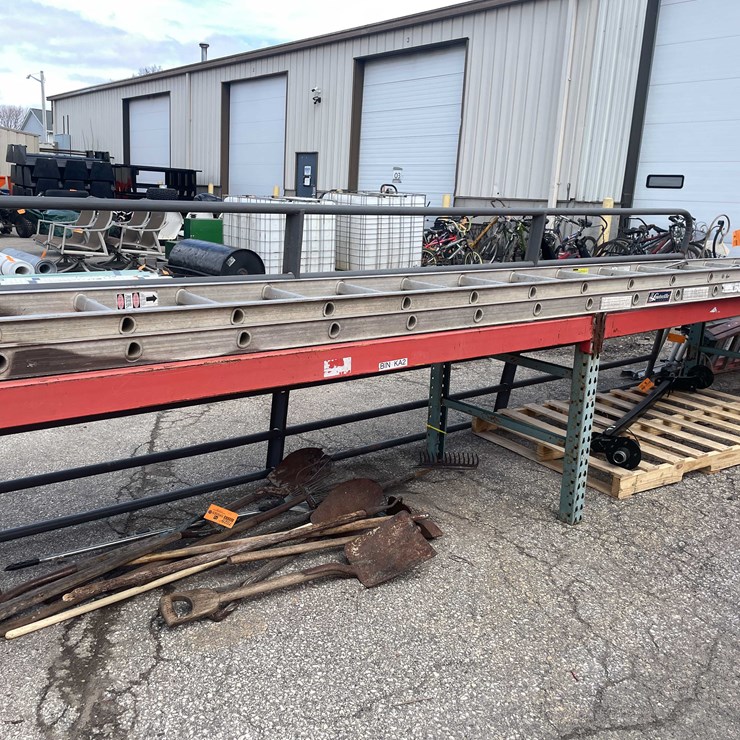 #7078 • 28' Louisville Ladder (O4)