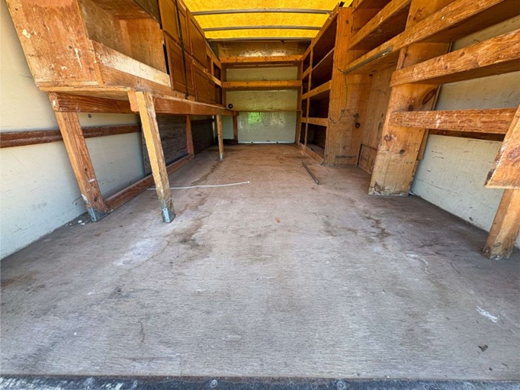 2011-ford-e350-image-27