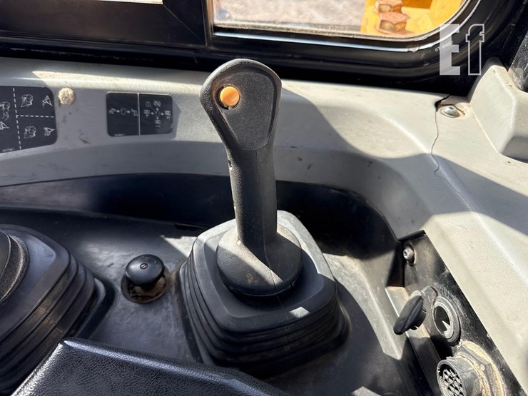 2016-caterpillar-d6t-lgp-image-24