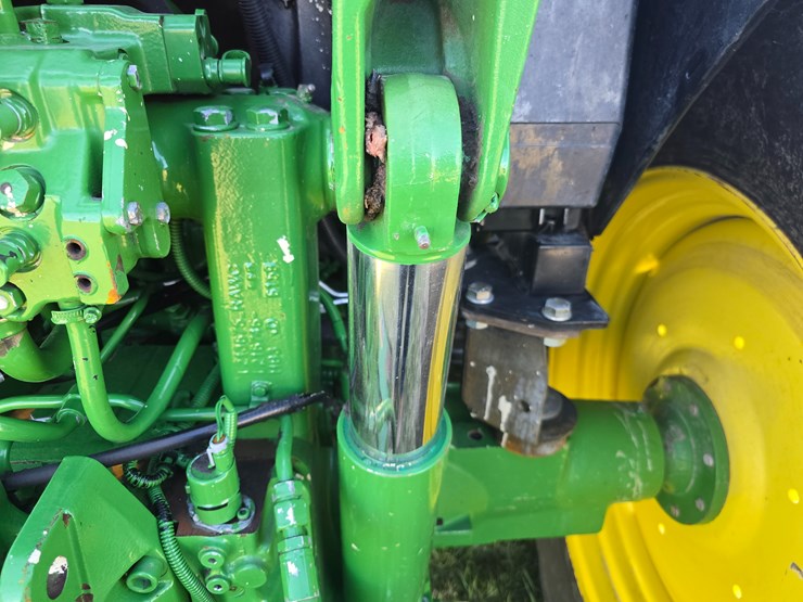 2016-john-deere-6110m-image-35