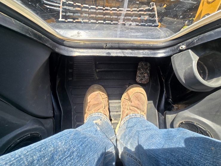 2018-caterpillar-299d2-image-45