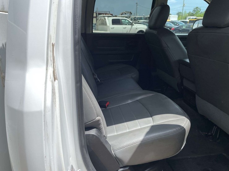 2015-dodge-ram-2500-image-18