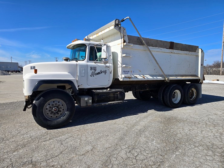 2001-mack-rd688s-image-5
