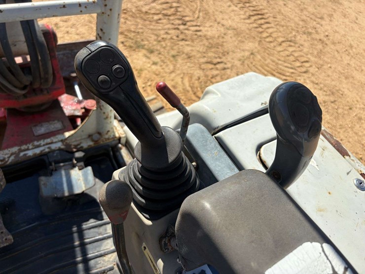 2013-takeuchi-tb235-image-27