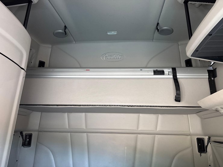 2023-peterbilt-579-image-36