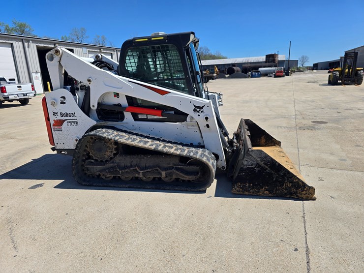 2020-bobcat-t770-image-13