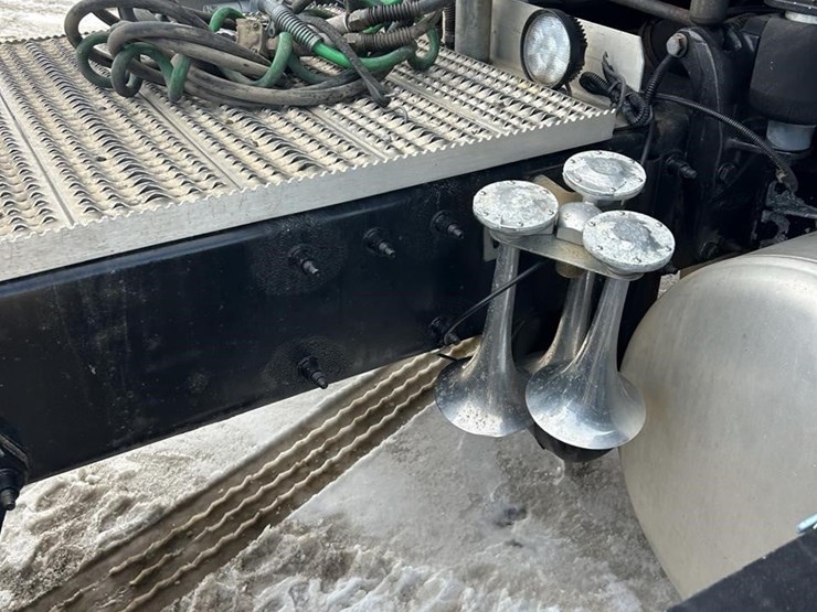 2012-peterbilt-386-image-53