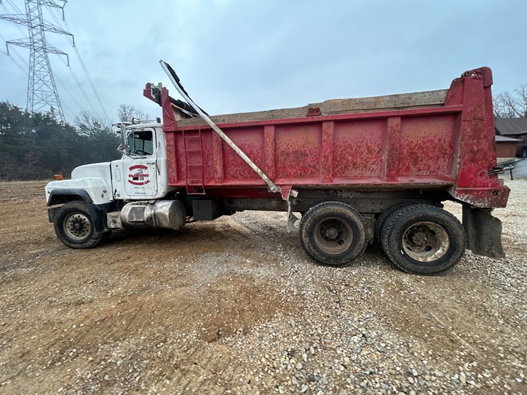 2001-mack-rd688s-image-8