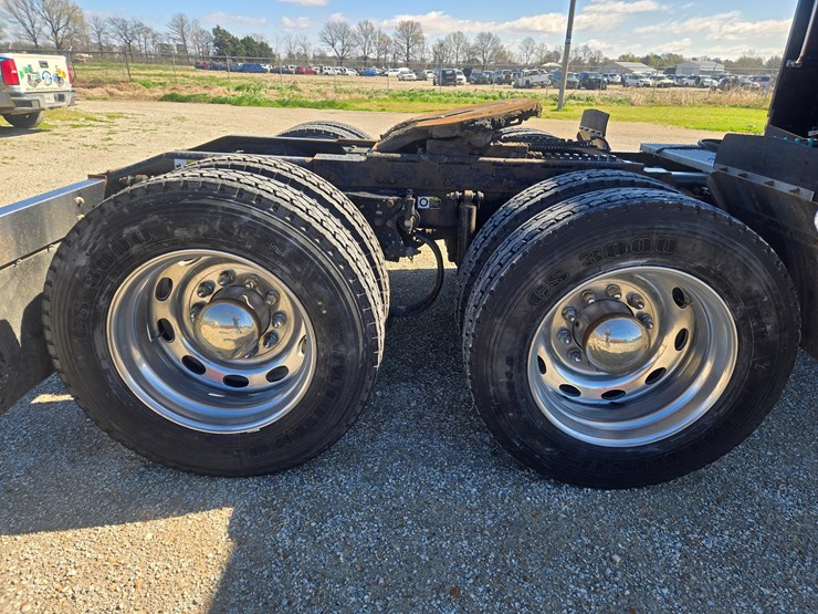 2005-peterbilt-379-image-92