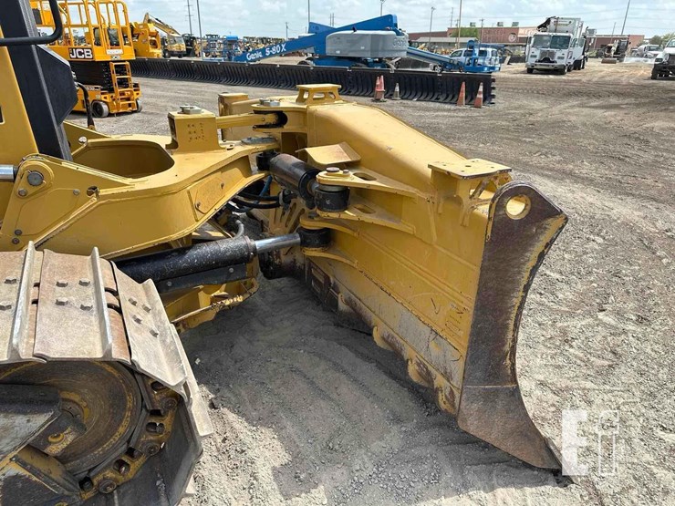 2020-caterpillar-d6-xe-lgp-image-13