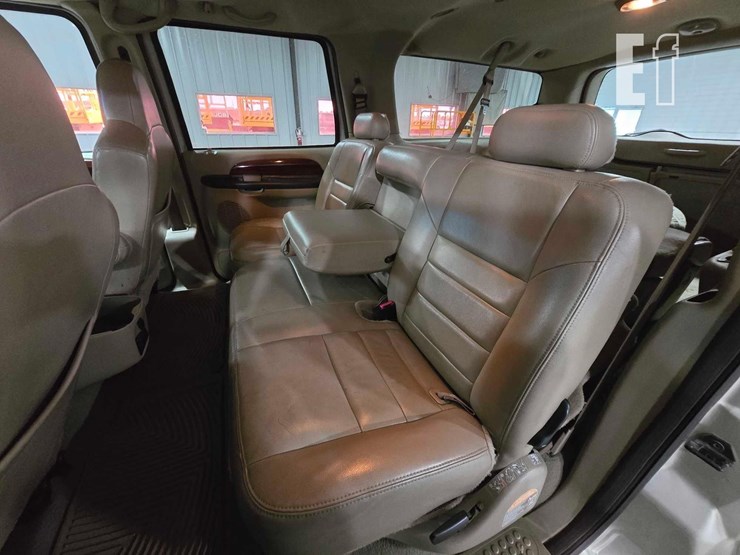 2005-ford-excursion-image-15