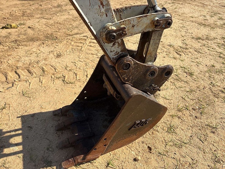 2013-takeuchi-tb235-image-6