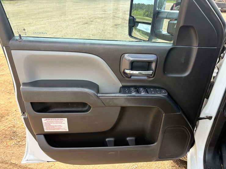 2019-chevrolet-2500-image-14