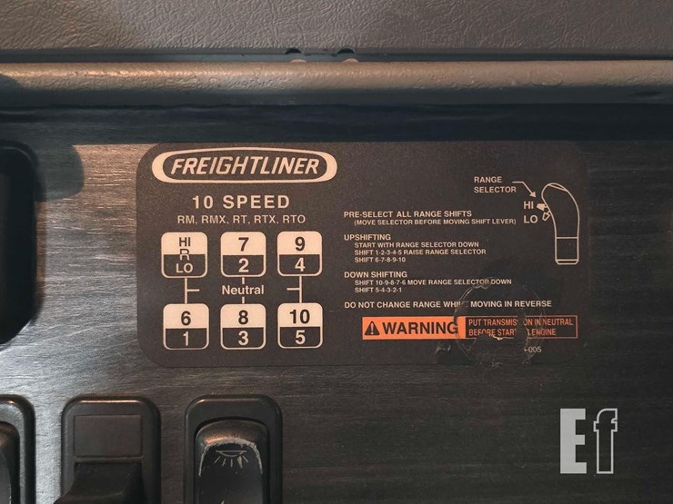 2009-freightliner-columbia-120-image-16