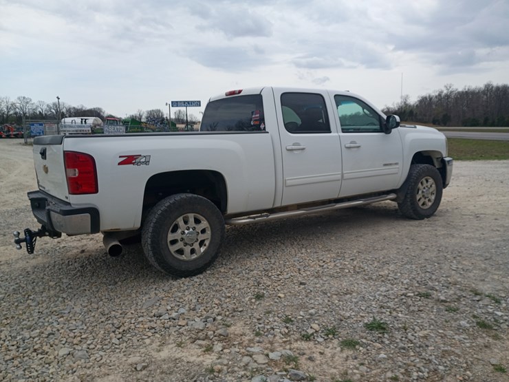 2013-chevrolet-2500-image-11