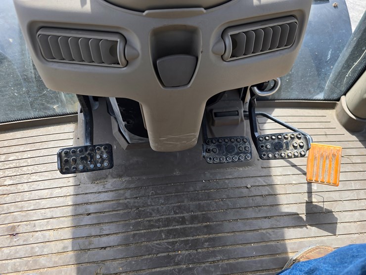 john-deere-6125r-image-66