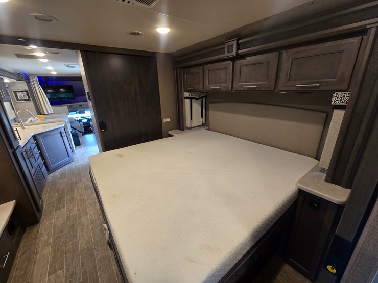 2020-ford-f550-image-52